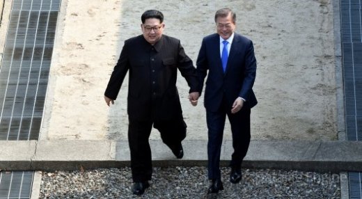 Ким Чен Ын Оңтүстік Корея жеріне табан тіреді