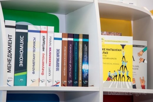 «100 жаңа оқулық»: аударылған кітаптар  кітапхана сөресіне қашан келеді?