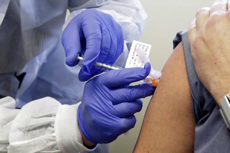 Қазақстандық екінші вакцина сынағы: Еріктілерге 200 мың теңге төленеді