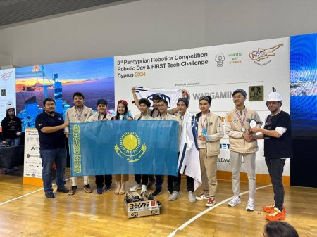 Қазақстандық оқушылар робототехникадан халықаралық чемпионат кубогын жеңіп алды