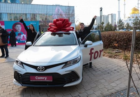 Алматылық көпбалалы ата-ана ForteBank-тен Toyota Camry көлігін ұтып алды