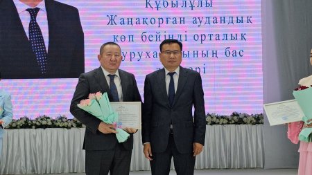 АҚ ХАЛАТТЫ АБЗАЛ ЖАНДАРҒА ҚҰРМЕТ КӨРСЕТІЛДІ