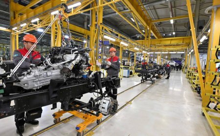 Президент Orbis Heavy Machinery арнайы және коммерциялық техника зауытына барды