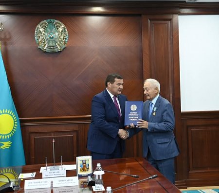 ЕҢБЕК АРДАГЕРЛЕРІНЕ ҚҰРМЕТ КӨРСЕТІЛДІ