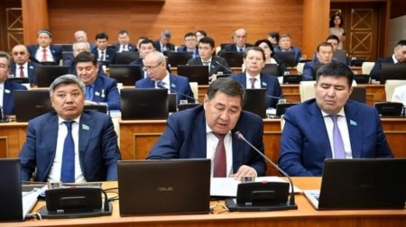 Депутаттар каникулға кетті