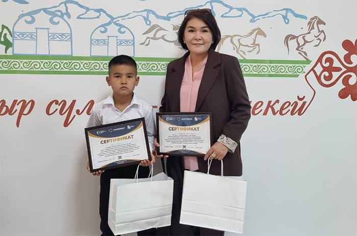 Жас домбырашы