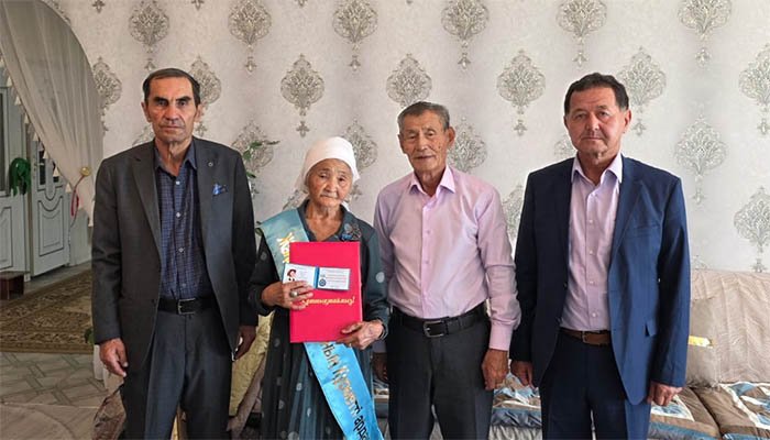 Кітап иісі сіңген ғұмыр