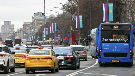 Қазақстанның көк туы Мәскеу көшелерінде желбіреп тұр