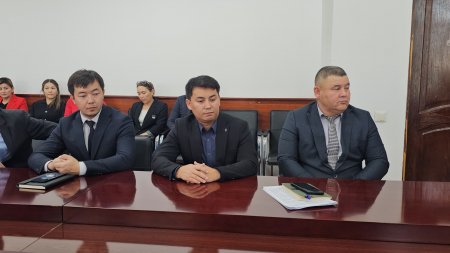 КӘСІБИ МЕРЕКЕ ИЕЛЕРІ ҚҰРМЕТКЕ БӨЛЕНДІ