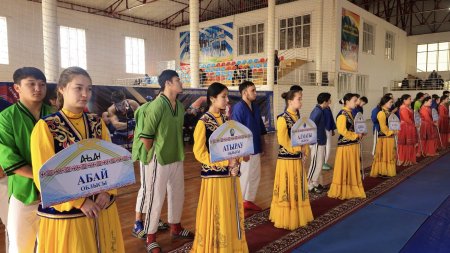 БЕЛБЕУ КҮРЕСІНЕН ҰЛДАР МЕН ҚЫЗДАР АРАСЫНДАҒЫ ҚР ЧЕМПИОНАТЫ БАСТАЛДЫ