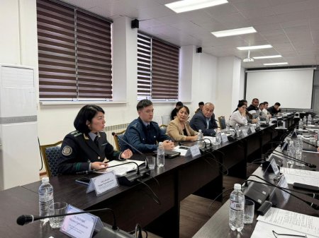 ИНТЕРНЕТ АЛАЯҚТЫҚ: ҚАЗІРГІ ТАҢДАҒЫ ҚАУІПТІ ҚЫЛМЫС» ТАҚЫРЫБЫНДА ДӨҢГЕЛЕК ҮСТЕЛ ӨТТІ