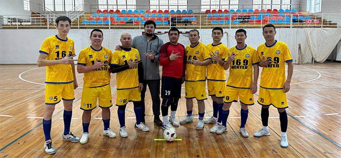 Үш дүркін чемпиондар