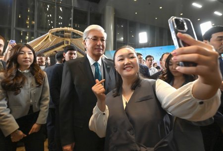 Мемлекет басшысы референдумға белсене қатысқан жастармен әңгімелесті