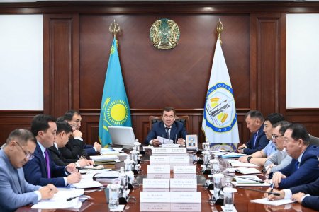 АВТОКӨЛІК ЖАСАУ САЛАСЫН ДАМЫТУ МӘСЕЛЕЛЕРІ ТАЛҚЫЛАНДЫ