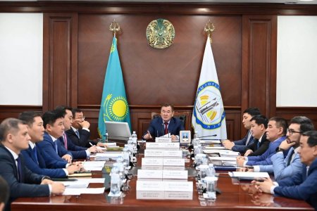 АЛДАҒЫ ҮШ ЖЫЛДЫҚТА ЖҮЗЕГЕ АСЫРЫЛАТЫН МАҢЫЗДЫ ЖОБАЛАР ТАЛҚЫЛАНДЫ