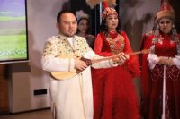 "СҰЛУ СЫРДАН САЗДЫ СӘЛЕМ": БЕЙЖІҢ АСПАНЫНДА ҚАЗАҚ ӘНІ ҚАЛЫҚТАДЫ
